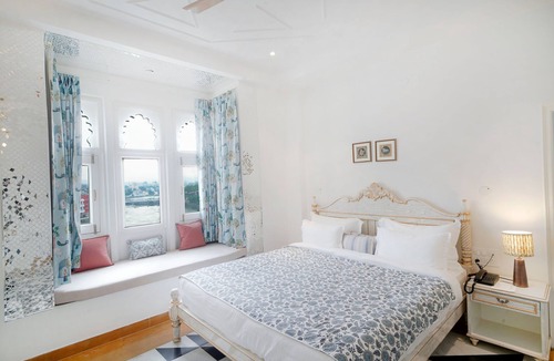 Lake Swaroop Sagar Hotel | Grandrosse Boutique - Lake Facing Hotel