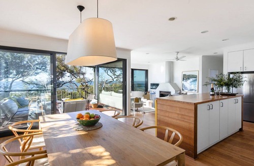 Killcare House | Great Views, Walk To Beach and Bay In Bush Setting