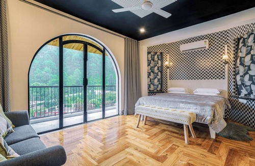 Bhimtal Villa | Greek House By Ebony Stays – Luxury 6BHK Villa in Bhimtal with Pool