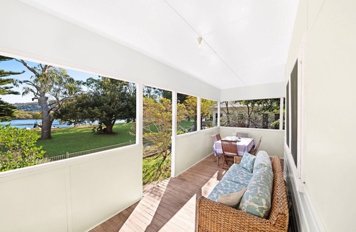 Patonga House | Green Cottage: Waterfront family holiday paradise, private jetty and road access