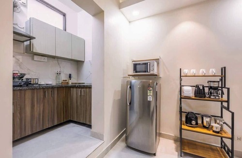 Sector 40 Apartment | Green stays, brighter days