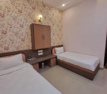 Udaipur House | Green Villa - Entire Villa, Family Suites, Luxury Rooms with Kitchen at peaceful location -200 mtrs away from Bus Stand -500 mtrs from Udaipur Railway Station