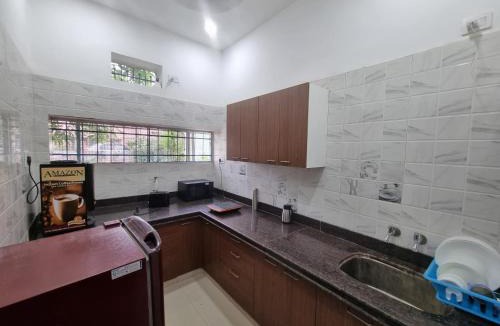 Udaipur House | Green Villa - Entire Villa, Family Suites, Luxury Rooms with Kitchen at peaceful location -200 mtrs away from Bus Stand -500 mtrs from Udaipur Railway Station