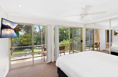 Avoca Beach House | Greenpark 12 - So Very Close to the Beach