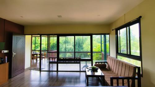 Sulthan Bathery Apartment | Greens Vista Homestay Wayanad Near Natural Stream and Pool