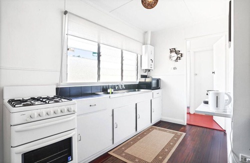 Cairns North Apartment | Grey Whale Anchor Inn U6- Discover Cairns: Comfort on a Budget!