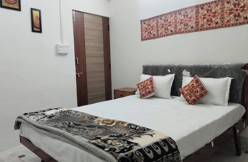 Gulab Sagar House | Guest House UGS