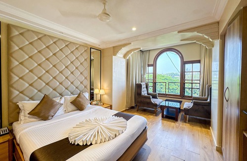 Wellington Pier Hotel | Gulf Hotel Colaba