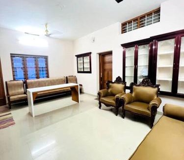 Guruvayur House | Guruvayur Homestay - 2 AC Bedrooms, Hall & Veranda