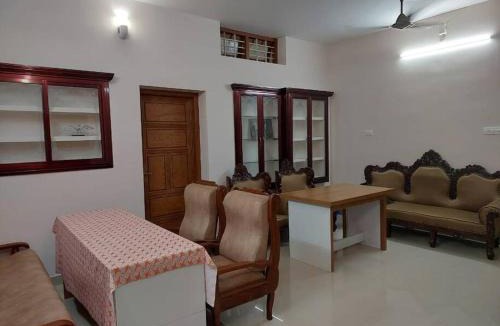 Guruvayur House | Guruvayur Homestay - 2 AC Bedrooms, Hall & Veranda