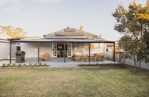 Cessnock House | Halcyon Days the perfect getaway, Sundays late check out, pet friendly!