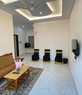 Tonse West House | Halfmoon Homestay