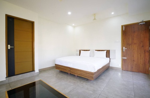Thrippunithura Hotel | Halo Residency