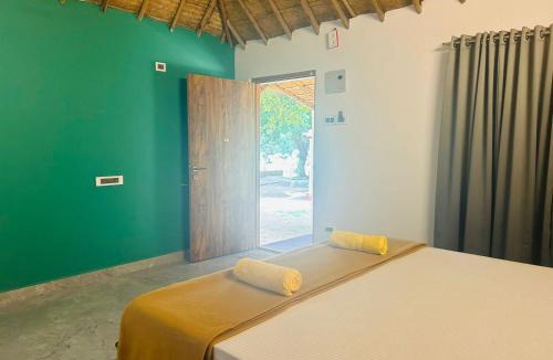 Kamalapur Hotel | Hampi Village Jungle Resort