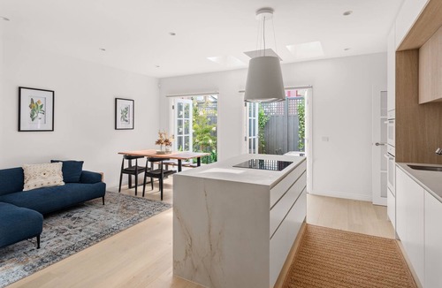 City of Bayside House | Hampton Beach Pearl - A stunning architecturally designed townhouse