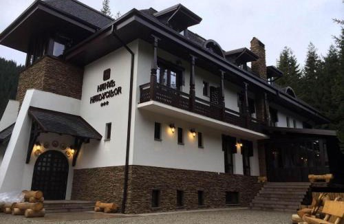 Obarsia Lotrului Hotel | Hanul Haiducilor