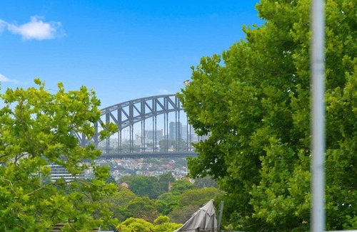 Kings Cross Apartment | Harbour Bridge Lookout Walk to Local Favourites
