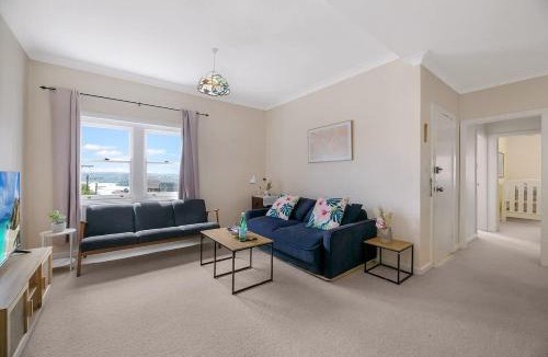 Cremorne Apartment | Harbour Grove Sanctuary w Garage Quiet & Private