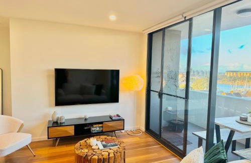 Wickham Apartment | Harbour Towers Apartments, Free Parking & Tram Access - Hello Newcastle Accommodations
