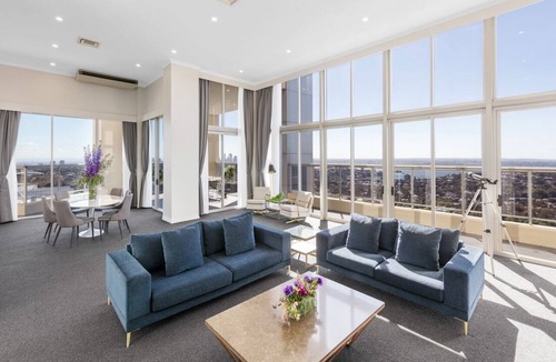 Bondi Junction Apartment | Harbour View 3-Bedroom Penthouse Suite Near Bondi Beach Sydney