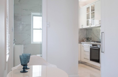 Kirribilli Apartment | 'Harbourview II' – Unmatched Views of the Iconic Opera House & Harbour Bridge!