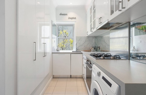 Kirribilli Apartment | 'Harbourview II' – Unmatched Views of the Iconic Opera House & Harbour Bridge!