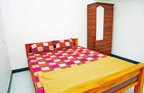 Huliyarahalli Hotel | Hari Chitta Comforts