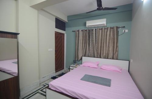 Sector 1 House | Harshita's Guest House