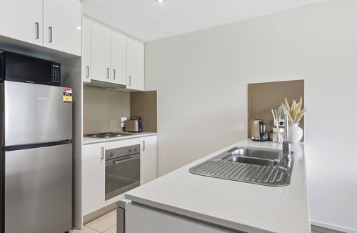 Hawthorn Apartment | Hawthorn Haven Stay With Private Balcony Views