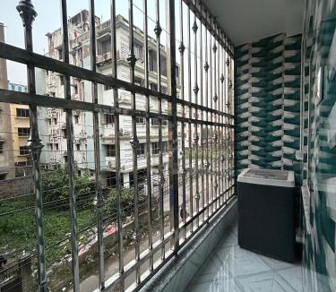 Mukundapur Apartment | HCN HOME Stay