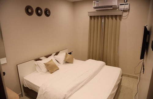 Vadanemelli Hotel | Heaven Crest - 127, Suites & Stays