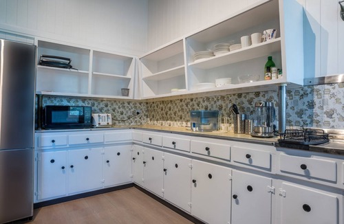 Hendra House | Hendra Brisbane Base Close to Airport & City