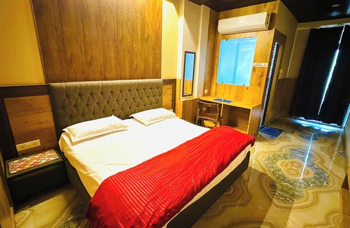 Jaipur Hotel | High-End Comfort - Premium stay in Peaceful Area-201