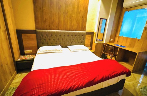Jaipur Hotel | High-End Comfort - Premium stay in Peaceful Area-201