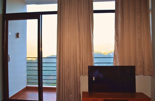 Kumarhatti Apartment | Hill Crest Escapes – Luxury 2BHK Apartment with Scenic Mountain View, Kasauli