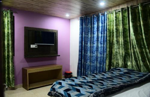 Landour House | Hill Plaza