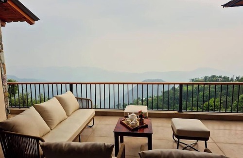 Amritpur Ski Chalet | Hilltop 4 BHK Homestay near Bhimtal