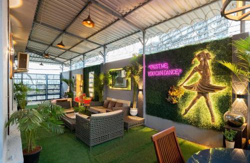 Aarey Colony Villa | Hilltop Hideaway Party Friendly 4BHK Pool Villa by Spacez