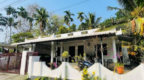 Irinjalakuda Villa | Hilltop Residency Home Stay Athirappilly