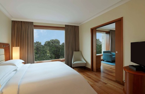 Embassy Golf Links Business Park Hotel | Hilton Bangalore Embassy GolfLinks