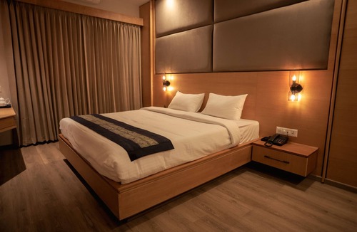 Palakkad Hotel | Hilux Courtyard