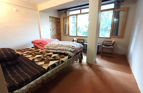 Turkaura House | Himalaya View