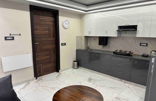 Tapovan Apartment | Himalayan Hideaway: 1 BHK Luxury Apartment