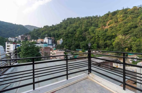 Tapovan Apartment | Himalayan Hideaway: 1 BHK Luxury Apartment