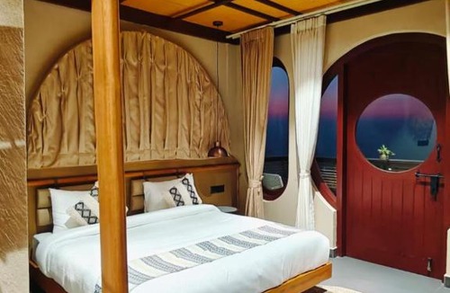 Almora Hotel | Himalayan Hobbit House