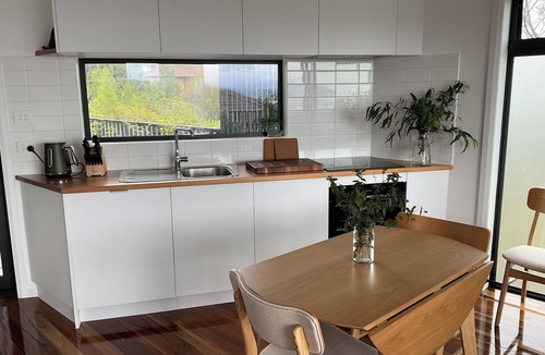 Rosny Apartment | Hobart views, privacy, 6 minute drive to CBD