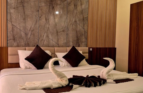 Chinnakanal Hotel | Holiday Heaven Munnar