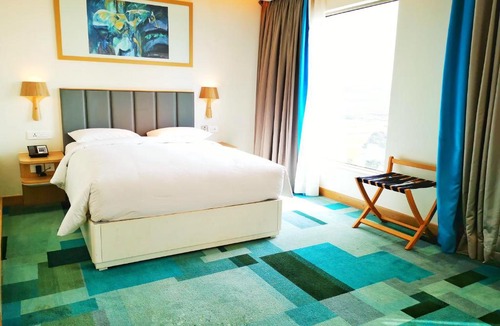 Gandhi Nagar Hotel | Holiday Inn Bengaluru Racecourse by IHG