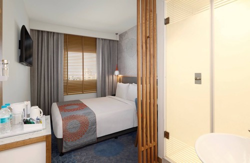 Prahlad Nagar Hotel | Holiday Inn Express Ahmdabad Prahlad Nagar by IHG