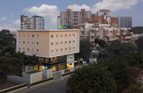 Pimpri Colony Hotel | Holiday Inn Express Pune Pimpri by IHG